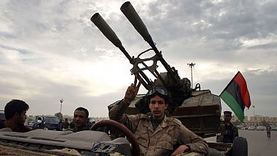 Redazione di operai Contro, il Libia ormai da tempo è iniziata la guerra delle potenze imperialiste. USA, Francia, Italia, hanno visto fallire il piano ONU per leggittimare il loro intervento. USA, Francia e ITALIa hanno iniziato il massacro dei civili Una nuova Siria direttamente nel mediterraneo. Manca ancora chi manderà i mercenari sul terreno per combattere l’ISIS. L’appello contro l’opportunismo del Partito Operaio va sostenuto. Guerra alla guerra dei padroni Morte all’impertialismo Italiano Un lettore dalla repubblica . Nella stessa giornata in cui Italia e Stati Uniti si confrontano sullo spionaggio del governo di Silvio Berlusconi, ponendo la questione […]