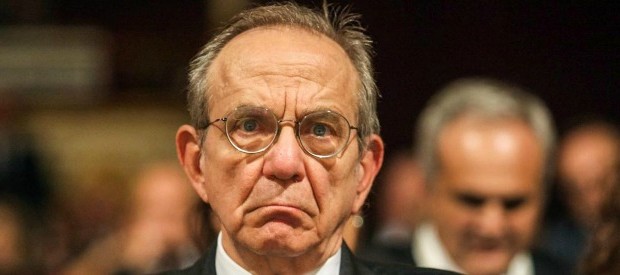 Redazione di Operai Contro, Il conte Gentiloni è peggio del capo banda del Pd Matteo Renzi. Padoan è il mostro buono dello stato Italiano – Ha regalato a Banca Intesa due banche al costo di un euro. – Ha regalato per ora 5 miliardi a banca Intesa e ne ha promessi altri 17. I padroni lo adorano i banchieri lo venerano Viva il mostro Un operaio veneto   .    