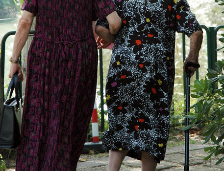 Redazione di Operai Contro, Poletti è del Pd e viene dalla Lega delle cooperative. Una vita passata a fottere chi lavora da Facebook: “Ma chi è che dice che il Goverrno PD leva ??? IL GOVERNO HA solamente tagliato la SANITA’ per far morire prima la gente che non ha risorse per curarsi privatamente come fanno loro… ha aumentato le tasse a tutti gli italiani bisognosi e alle imprese che portavano richezza facendole chiudere, ha aumentato i beni di prima necessità, ma possiamo solamente ribadire che il GOVERNO PD non TAGLIA i loro stipendi da tesoretti e DA’ MISERIA […]