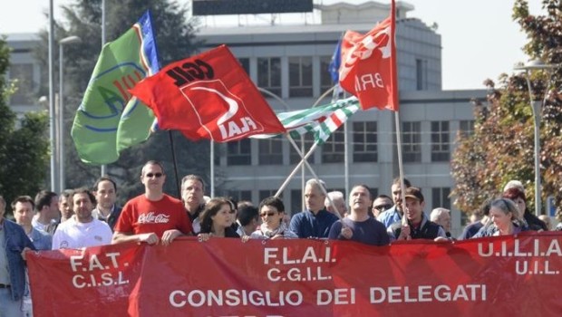 Redazione Operai Contro, Quando nel 2006 la Star di Agrate Brianza venne acquisita dai padroni spagnoli di Gallina Blanca (GBFoods) i dipendenti erano circa 550, oggi nello stabilimento brianzolo lavorano poco più di 246 dipendenti. La direzione aziendale spagnola del settore alimentare ha dichiarato di voler rilanciare il sito produttivo di Agrate, investendo 25 milioni di euro in 4 anni ma riducendo ancora il numero dei dipendenti con una richiesta di 65 esuberi. Come al solito nella lotta alla competitività delle leggi del mercato commerciale,i padroni per ottenere i massimi profitti si fanno la guerra e chi ne fa […]