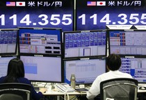 Redazione di operai Contro, i frequentatori dei bordelli dei padroni continuano a vendere. Si accorgono che le loro proprietà sono carta straccia. I padroni non riescono più a vendere le merci prodotte dagli operai Gli operai sono stati costretti a produrre troppe merci I padroni si liberano degli schiavi salariati licenziandoli Renzi, l’uomo forte dei padroni italiani, dice la sua solita cazzata: “L’Italia non è l’epicentro, ma il sistema deve trasformarsi”.  Operai, non possiamo trovarci impreparati è il nostro momento Operai organizziamoci, scioperiamo, dobbiamo imporre la nostra dittatura sui padroni e i loro servi Un operaio ANSA   La […]