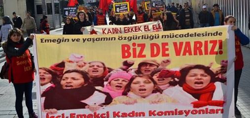 Metal İşçileri Birliği – MİB ha aggiunto 2 nuove foto. 17 h · İstanbul Taksim’de 8 Mart Dünya Emekçi Kadınlar Günü için yapılan “İşçi Emekçi Kadın Komisyonları’nın” yaptığı eyleme katıldık. Bursa’da, Kocaeli’de, İzmir’de ve Ankara’da gerçekleşen metal eylemlerinin sesini Taksim’e taşıdık. Eylemde yaptığımız konuşmayla Bursa’da başlayan Metal Fırtınası’ndan bahsettik ve eylemlerin 99 fabrikaya yayıldığını söyledik. Kölece çalışma koşullarına karşı metal işçilerinin ayaklandığının anlatıldığı konuşmada şimdi de metal işçileri ek zam talebiyle başaltılan eylemleri 4 kent meydanına taşındığı ifade edildi. Konuşmada ayrıca Renault işçilerine yönelik baskı ve operasyonları teşhir ettik. Son olarak; “Biz kurtuluşun kadın erkek el ele örgütlü mücadelede […]