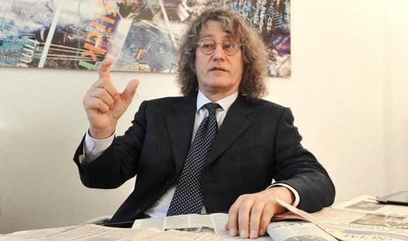 Redazione di Operai contro, Su Operai Contro viene spesso richiamata la necessità di un partito operaio. Il periodo di crisi non può che essere fecondo a tal fine, e in effetti le varie classi sociali, la piccola borghesia in particolare, sono in movimento e si danno, o cercano di darsi, nuove forme politiche. Il fenomeno è sotto gli occhi di tutti in Europa ed è anche momento di studio e dibattito. A dire il vero sono proprio gli operai al riguardo i più arretrati, almeno in Italia. La borghesia, anche quella più rovinata dalla crisi e che pertanto scalpita […]