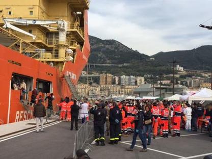 Ai milanesi ricordo l’appuntamento di domani in viale Papiniano. Con l’occasione segnalo che questa mattina a Salerno è giunta una nave con 545 profughi, tra cui alcuni egiziani che saranno immediatamente rimpatriati. Nonostante lo sdegno per l’atroce assassinio di Giulio Regeni, il governo italiano conferma la fiducia al governo egiziano e gli consegna nuovi ospiti per le sue orrende galere. Come si suol dire: borghese non mangia borghese. D. E. dal Corriere del mezzogiorno SALERNO — È attraccata alle 8,25 nel molo Manfredi di Salerno la nave civile norvegese “Siem Pilot”. Sono 545 i migranti intercettati nel canale di […]