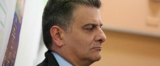 Ma quante precauzioni usava, al telefono, il sottosegretario alla Salute Vito De Filippo. Parlava con “frasi cifrate”. Tentava di “dissimulare”. “Utilizzava il telefono fisso del ministero della Salute – scrive la Squadra mobile di Potenza – per paura di essere intercettato”. Temeva di “far capire agli organi inquirenti l’argomento trattato”. IL “CONVEGNO” – Secondo gli investigatori De Filippo, presidente della Regione Basilicata dal 2005 al 2013, temeva che gli inquirenti scoprissero il suo interessamento per l’assunzione in Eni del figlio di Rosaria Vicino, sindaco di Corleto Perticara (Potenza), finita ai domiciliari per l’inchiesta sul petrolio in Basilicata. Lo temeva al […]