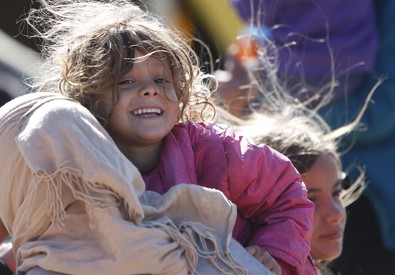 Redazione di operai contro, i padroni europei hanno affidato ai padroni Turchi la deportazione e il genocidio degli emigranti provenienti dalla Siria, Iraq, Afghanistan e Pakistan. Ora Renzi è alla ricerca di un paese che si prenda il compito di deportare gli emigranti africani che arrivano in Italia. Il dittatore libico nominato dall’ONU Fayez al Sarraj.dovrebbe assumersi l’incarico La storiellina servirebbe ad invadere la libia con le famose forze speciali italiani: i mercenari dei padroni Un lettore  