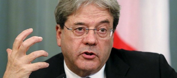 Redazione di Operai Contro, come hai pubblicato, Fayez al Sarra, il dittatore nominato dall’ONU in Libia, ha il riconoscimento unicamente dei petrolieri Italiani di Tripoli. Gentiloni ministro del  governo Renzi è stato il primo paese europeo a far visita a Fayez al Sarraj.nella caserma in cui è rifugiato. Una visita come va di moda, ormai da anni in situazioni analoghe, presentata come missioni di pace di natura umanitaria. Non manca il contorno di qualche aiuto medico di facciata, un pò di armi e un pò di soldi per mettere le mani sulle materie prime e sugli “appalti” relativi alle […]