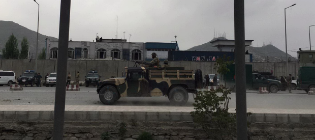 Redazione di Operai contro, la lotta di resistenza contro l’occupazione dei padroni ocidentali guidati dagli USA continua. I padroni Russi non bombardano, sono già dovuti scappare una volta. Ha provocato 24 morti e oltre 100 feriti un attentato a Kabul, vicino al ministero della Difesa.  L’attentato è stato rivendicato dai Talebani nell’ambito dell’offensiva di primavera lanciata lo scorso 12 aprile: ad annunciarlo era stato il consiglio direttivo degli insorti con una nota pubblicata sul sito ‘Islamic Emirate of Afghanistan’. La nuova offensiva, si legge nel comunicato, si terrà in onore del mullah Omar, il defunto leader talebano, sotto la cui […]