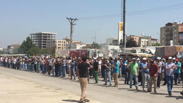 Il referendum costituzionale è finito. L’ akp regola non ha alcuna legge / norma per il reazionario-sporchi interessi, in quanto è il referendum, processo che ha portato ad un ” Sì ” con un piccolo margine, con un piccolo margine di ” Sì ” nel processo del governo , in quanto è il referendum nella dichiarazione, la “democrazia” Vurgusunun non è stato trovato in un luogo intimo, come in una serie di con una serie di anni prima del referendum, e una serie di con, un lungo periodo Il bullismo di repressione e regime stanno andando a lavorare con […]