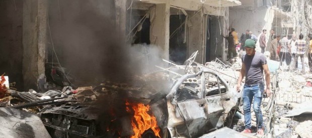 Redazione di Operai Contro, avevate ragione. la tregua degli assassini serviva solo a proteggere il criminale Assad Un lettore dal fattoquotidiano Tre raid aerei hanno colpito l’ospedale al-Quds di Aleppo, gestito da Medici Senza Frontiere. Tra le vittime, che sono almeno cinquanta, ci sono anche tre bambini e l’ultimo chirurgo pediatra rimasto nella zona controllata dai ribelli, Wasem Maaz. L’Ong che gestisce la struttura afferma inoltre che il raid, avvenuto intorno alla mezzanotte del 27 aprile, ha distrutto l’edificio. L’esercito della Siria, che in un primo momento era stato indicato come autore del raid, ha negato che siano stati i suoi […]