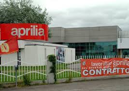 Caro Operai Contro, il nuovo contratto ha sancito 90 esuberi, che bella conquista! In 2 anni e 3 mesi i licenziamenti “spintanei” sono stati 35. Per questo motivo gli esuberi sono scesi da 125 a 90, proprio perché 35 hanno ceduto alla pressione concertativa della linea sindacale, che li ha spinti a firmare il licenziamento. Senza la lotta è uno stillicidio quotidiano di licenziamenti, comunque mascherati. Senza organizzarci ci portano al macello con una cordicella come il bue. Mando da un articolo del Piccolo di Trieste. Saluti da un lettore. NOALE (Ve). Rinnovato il contratto di solidarietà allo stabilimento […]