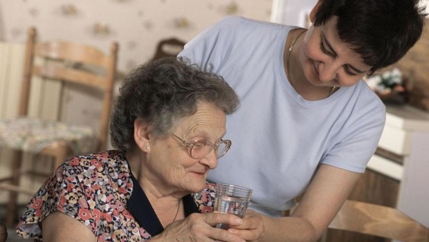 Redazione di Operai Contro, Renzi l’aveva detto che alla sua nonnina la pensione non serviva. L’onesto padre di Renzi ha accumulato tanti soldi da poter mantenere come una regina la nonnina Intanto il gangster Renzi pensa a levare ogni possibilità di sopravvivenza ai poveri cristi di pensionati e operai Renzi non tocca i vitalizi dei 2600 parassiti del parlamento Hanno servito , come lui, i padroni In italia è orgamizzato un vero genocidio dei vecchi poveri e non autosufficienti. Operai è meglio non superare i 65 anni, altrimenti i parassiti del parlamento dei padroni si incazzano. Vi invio un […]