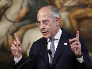 Redazione di Operai Contro, hanno fatto bene quelli di fanpager a riportare la lezione fatta da Francesco Starace Ad di ENEL alla Luiss di Roma Dice Starace: “Ispirando paura. Inducendo il malessere, dando potere a un manipolo di persone fedeli alla visione del capo e poi punendo in maniera esemplare chi si oppone.” Questa è la strategia dei padroni contro gli operai. Starace l’ha imparata da Renzi Operai impariamo anche noi. Dobbiamo terrorizzare i padroni i loro servi i loro politici Noi operai dobbiamo imporre la dittatura degli operai e non dobbiamo avere nessuna pietà per i nostri nemici […]