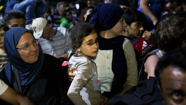 Redazione di Operai Contro, in Italia la polizia manganella i manifestanti contro i muri antiemigranti In grecia l’isola di Lesbo è stata trasformata nel più grande campo di concentramento d’europa. I civili imperialisti europei hanno pagato gli specialisti Turchi per il genocidio degli emigranti I Turchi nel corso della storia si sono specializzati: Armeni, Curdi, Emigranti La Merkel la smetta di studiare Hitler e impari da Erdogan Operai, giovani, disoccupati solo noi possiamo fermare gli assassini imperialisti Un operaio senegalese http://www.youreporter.it/video-foto/Lesbos_l_isola_dei_migranti?refresh_ce-cp Dall’isola di Lesbo I giubbetti di salvataggio sono ancora appesi al muro, la barchetta a motore pronta a […]