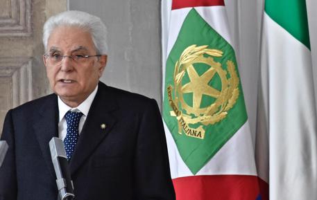 anche Mattarella fa il suo appello al lavoro:” “Sul lavoro è fondata la nostra Repubblica” e creare lavoro è “impegno costituzionale vivo e attuale” affinchè “la cittadinanza sia piena e non mutilata”. Lo ha detto il presidente della Repubblica Riportiamo ciò che abbiamo scritto da tempo: ”  Operai Contro è Il giornale della rivolta operaia contro il lavoro, salariato. Una grande mistificazione sociale sta travolgendo tutti. Centinaia di migliaia di operai vengono licenziati, lasciati in mezzo ad una strada con un sussidio miserabile e tutti si sgolano a chiedere lavoro. “Ci vuole il lavoro per dare futuro ai giovani, […]