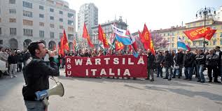Caro Operai Contro, contro 90 licenziamenti conseguenti alla dichiarazione di altrettanti esuberi, scendono in piazza aTrieste gli operai della Wartsila, in contemporanea all’incontro col Ministero a Roma. La lotta contro i licenziamenti riguarda tutti gli operai, basta con le illusioni di “salvarsi” da soli nella propria fabbrica. Sosteniamo gli operai che lottano, scendiamo in piazza con loro. Dagli operai in Francia arrivano segnali precisi: si può lottare, si può resistere. Saluti operai.   Da: Il Piccolo di Trieste. Primo round al ministero del tavolo fra istituzioni, multinazionale e sindacati. Trieste risponde con un presidio che seguirà l’incontro in collegamento […]