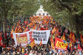 Redazione di Operai Contro, l’assemblea dell’11 a Roma ha deciso che gli incompatibili della FIOM-CGIL sono compatibili con USB. Eppure erano stati dichiarati incompatibili sulla base dell’accordo del 10 gennaio 2014 firmato dai sindacalisti venduti della FIOM e della CGIL L’accordo del 10 gennaio 2014  è stato firmato anche dai sindacalisti venduti della USB E’ un miracolo degli incompatibili. Aveva ragione Lenin. I sindacati hanno sempre un carattere reazionario. Non fosse altro che i sindacalisti hanno bisogno dei padroni per vendere la forza-lavoro degli operai. I sindacalisti campano lautamente vendendo noi operai. Lenin affermava” Questa lotta deve essere condotta […]