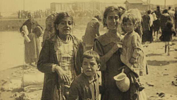 Redazione di Operai Contro, con molto ritardo anche il parlamento della Germania ha riconosciuto che il massacro degli Armeni  nel 1915-16 ad Opera dell’Impero Ottomano fu un genocidio. II turchi hanno continuato con il genocidio dei Curdi Oggi i padroni turchi fanno parte della NATO La UE ha affidato oggi ai padroni  turchi il genocidio degli emigranti Siriani I padroni tedeschi negli anni 70 consegnavano gli operai Turchi ai padroni Turchi. Erano gli operai che in Germania avevano dato vita a grandi lotte. I padroni Tedeschi sapevano bene ciò che facevano Un lettore   l parlamento tedesco ha approvato […]