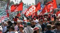 Redazione di Operai Contro, anche i braccianti sono costretti alle processioni. il 25 a Bari si è svolta la processione nazionale  indetta da Fai-Cisl, Flai-Cgil e Uila-Uil per dire no al caporalato,  Ad aprire la processione i segretari generali di Fai, Flai e Uila, rispettivamente Luigi Sbarra, Ivana Galli e Stefano Mantegazza. Per i sindacalisti al servizio del governo la processione era contro il caporalato e per la dignita. I padroni, per i sindacalisti mazzettari, sono brava gente, il guaio è il caporalato Finchè esistono padroni ci sarà il caporalato Finchè ci saranno i padroni ci saranno sindacalisti venduti […]