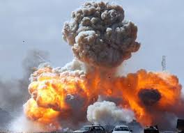 Redazione di Operai Contro, in medio oriente Russi e USA fanno strage di civili Mentre gli USA bruciano vivi i 50 mila abitanti di Falluja I Russi pensano alla popolazione civile   di Idib in Siria I servi della stampa e della TV nazionale applaudono felici Le stragi di civili faranno sorgere un nemico degli imperialisti terribile Un lettore Dalla repubblica La lista dei più vulnerabili finiti sotto il mirino dei bombardamenti russi in Siria è lunga: l’ultima denuncia dell’Osservatorio siriano per i diritti umani riferisce che 23 civili, tra cui donne e 7 bambini, sono rimasti uccisi nel raid […]