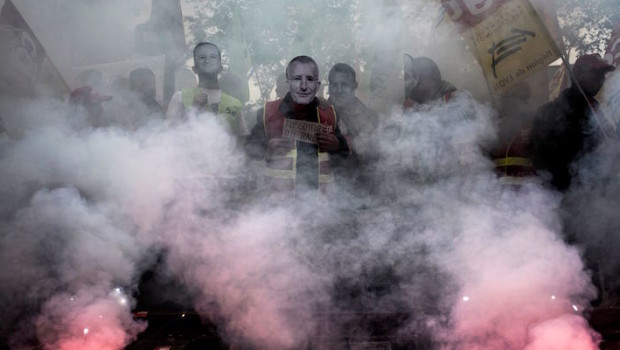 Redazione, i giornali non parlano più delle nostre lotte Vi invio una serie di immagini un operaio francese