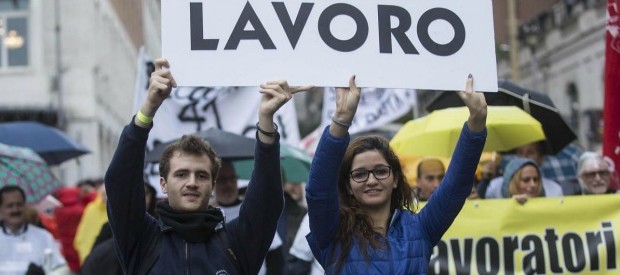 Redazione di operai Contro, chi ha detto che i miracoli sono falsi? In Italia l’ISTAT fa un miracolo al giorno per dimostrare che il ciarlatano servo dei padroni Matteo Renzi è un grande. L’ISTAT afferma che ad aprile torna a salire il tasso di disoccupazione, ma al contempo aumentano anche gli occupati. E’ un miracolo I dirigenti dell’ISTAT sono grandi. Renzi ha promesso che a fine anno avranno un bonus di 8000 euro Un giovane disoccupato  