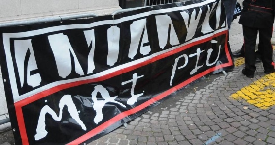 Caro Operai Contro, due morti al giorno solo negli ultimi due mesi all’Italcantiere di Monfalcone. La strage degli operai uccisi per il profitto non si ferma. Mentre proseguono i processi tra il menefreghismo dei padroni a piede libero, i loro avvocati sostengono ancora che, la strage operaia causata dall’amianto, non è dimostrabile che sia colpa dell’amianto! Certo non è colpa dell’amianto,  è colpa dei padroni che fanno lavorare l’amianto agli operai. La civiltà della barbarie deve essere spazzata via insieme ai padroni e tutti i parassiti che fanno i nababbi sulle morti e sullo sfruttamento operaio. Solo il Partito […]