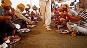 Redazione di Operai Contro, l’Italia è una grande Rosarno, dalle fabbriche alle campagne i padroni vogliono operai che costino niente. Nell’agro pontino in provincia di Latina vi è un’altra piana di Gioia Tauro L’unica differenza fra l’Agro pontino e la piana di Gioia Tauro è che in provincia di Latina non si vedono né ghetti né tendopoli abitati dai lavoratori sfruttati e invisibili. Ma le condizioni di lavoro sono forse peggiori: dai due euro ai tre e mezzo all’ora per lavorare 12 ore nella raccolta di frutta e verdura. A farne le spese la comunità indiana sikh che in zona […]