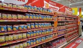 Caro Operai Contro, nella grande distribuzione prosegue lo stillicidio dei licenziamenti. Stavolta a essere colpiti sono 38 dipendenti di due punti vendita Simply che chiudono, a Salsomaggiore e Fidenza. Ancora una volta il sindacato lascia che i licenziamenti si presentino come un problema che riguarda questi lavoratori, queste filiali. Non pensa di mobilitare il settore, di usare la mobilitazione di migliaia di lavoratori che con la lotta, potrebbero vedersela in modo diverso con i padroni. Anziché subire i licenziamenti come una calamità naturale, o una volontà dei padroni che non si può mettere in discussione e opporvisi, non solo […]