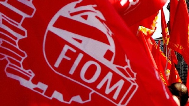 Redazione di Operai contro, non è la prima volta che i sindacalisti CGIL-CISL-UIL difendono gli interessi dei padroni contro gli operai. Questa volta la giustizia borghese non ha potuto assolverli. Avevate già scritto un articolo  Giornale, Numero 541 del 21 dicembre 2013 La FIOM è stata condannata anche in appello Si era dimenticata le pratiche per il reintegro dei dipendenti della Flexider di Torino.il padrone ringrazia i parassiti del sindacato. Avete ragione voi, e aveva ragione Lenin, i sindacalisti sono espressione dell’aristocrazia operaia e noi operai dobbiamo buttarli fuori dal sindacato. Landini il venduto prenderà i soldi per risarcire […]