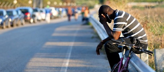 Redazione di Operai Contro, i neri vanno bene quando vengono sfruttati fino alla morte come braccianti. Le loro condizioni di vita sono peggiori di quelle degli schiavi. Ma il razzismo in Italia non è solo quello dei padroni della terra Un amico                                                                  Le proteste a Rosarno dal fattoquotidiano C’è un’Italia che apre le porte, mette a disposizione alberghi, chiese, intere abitazioni o stanze sfitte, e che ogni giorno si siede a tavola con migranti dalle storie sconosciute, insegna loro la lingua e li aiuta a ricostruire una vita. E poi ce n’è un’altra, quella che strepita, si oppone, […]