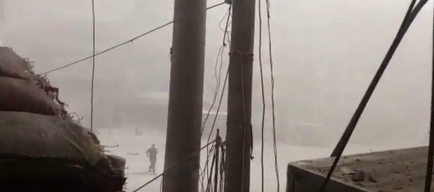 Redazione di Operai Contro, dopo i bombardamenti sui civili degli eroici aviatori Francesi e USA della scorsa settimana, Questa volta è toccata agli eroici aviatori di Assad e Putin bombardare i civili  in Siria. Donne, uomini e bambini vengono orribilmente macellati. Non allarmatevi sono arabi, sono mussulmani, non sono democratici. Gli imperialisti di tutto il mondo possono fare allenare i loro eroi a macellare i civili.. A denunciare l’attacco è l’Associazione dei medici indipendenti (Ida), riporta France Press, che parla di quattro strutture danneggiate e punta il dito contro gli “aerei da guerra siriani e russi“. L’Osservatorio siriano per i diritti […]