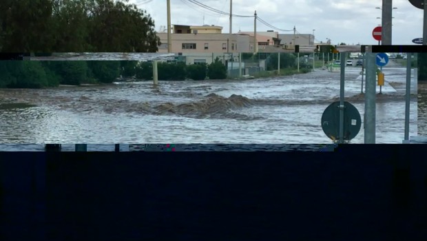 Redazione di Operai Contro, anche il vescovo di Andria si è accorto che i morti della strage ferroviaria sono dovuti alla sete di profitti dei padroni. Il vescovo di Andria prima non sapeva niente, povero cristo. Intanto vaste zone della capitanata e del barese sono sommerse dalle acque dopo un temporale. La colpa è del temporale. Quando la finiremo noi Pugliesi di credere a tutte le stronzate dei padroni, dei politici e degli amministratori? Quando la faremo finita con il capitalismo Un operaio dell’ILVA