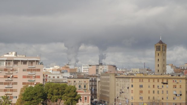 da peacelink.it Rapporto della Dott.ssa Daniela Spera (Legamjonici) alla delegazione della Commissione Ambiente, Sanità Pubblica Sicurezza alimentare (ENVI) del Parlamento europeo. Legamjonici ha promosso nel 2013 il primo ricorso collettivo alla Corte Europea dei Diritti Umani con sede a Strasburgo Rapporto della Dott.ssa Daniela Spera (Legamjonici) alla delegazione della Commissione Ambiente, Sanità Pubblica Sicurezza alimentare (ENVI) del Parlamento europeo. La dott.ssa Daniela Spera, ha ricordato che proprio in merito alla vicenda Ilva e al comportamento del governo che ha tutelato le ragioni del privato con i numerosi decreti ‘Salva-Ilva’, il comitato Legamjonici ha promosso nel 2013 il primo ricorso […]