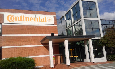 dal FOGLIO BIANCO Riceviamo e pubblichiamo: Siamo venute a conoscenza del fatto che l’azienda continua a negare l’uso dei permessi per “riposo giornaliero” (ex allattamento) quando per il resto del turno si chiede di assentarsi con PAR e/o altri permessi fruibili ad ore. Per esempio, l’azienda fa difficoltà se il lavoratore padre o la lavoratrice madre chiede di fruire all’interno del turno di lavoro di  2 ore di allattamento e 6 di PAR o di altro tipo di permesso. Su questo  punto, è stata pubblicata di recente la sentenza del Giudice del Lavoro di Pisa, n.20/2016, sul ricorso con cui Michela Ruffa richiedeva precisamente […]