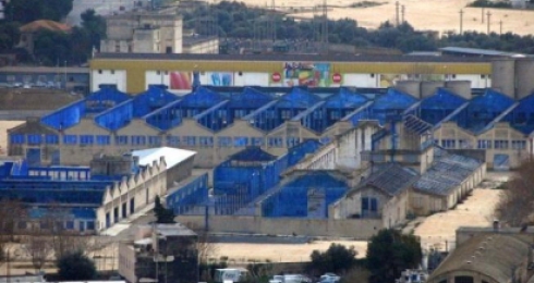 Redazione di Operai Contro, Un’altra sentenza inutile. Sono stati condannati per orain tribunale a Pavia due ex manager della ditta Fibronit, azienda in cui si realizzavano prodotti in amianto a Broni (Pavia), ma saranno assolti in appello. Michele Cardinale, 74 anni, ex ad, è stato condannato a 4 anni, l’ex direttore di stabilimento Lorenzo Mo, 70 anni, a 3 anni e 4 mesi. Per entrambi è stata disposta l’interdizione dai pubblici uffici per 5 anni. Le condanne per il reato di omicidio colposo sono state sentenziate in relazione alla morte di 27 fra dipendenti della fabbrica e residenti ( […]