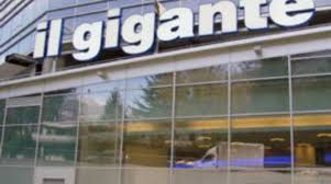 Caro Operaio Contro, al supermercato Gigante di Bottanuco (Bg), ieri mattina l’adesione allo sciopero è stato oltre il 90%. Contro l’abolizione del salario integrativo, e delle condizioni di miglior favore. A settembre un intera giornata di sciopero in tutti supermercati Gigante. Sosteniamo questi lavoratori in lotta. Saluti da Bergamo   Tratto dall’Eco di Bergamo «Si chiede di riaprire la trattativa» Altissima l’adesione alle due ore di sciopero di sabato 30 luglio al Gigante di Bottanuco, indette contro la disdetta del contratto integrativo. Nella mattinata ben oltre il 90 per cento dei lavoratori ha incrociato le braccia e aderito al […]