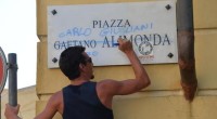 Redazione di Operai Contro,. sono passati 15 anni dal 20 luglio 2001.  Sono 15 anni che commemoriamo quel giorno, condannando le torture della polizia e la uccisione di Carlo Giuliani. La legge contro la tortura non è stata fatta. Torturare in Italia è legale. Il carabiniere che uccise Giuliani è stato assolto. Vi invio un articolo Un lettore ANSA Sono passati 15 anni eppure gli echi del G8 del 2001 a Genova non si spengono. Sono stati giorni di protesta e giorni di grande violenza, giorni in cui il movimento pacifico fatto di mille anime diverse eppure simili era […]