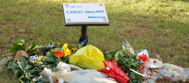 Pubblichiamo questo articolo perchè parzialmente interessante,  nel complesso tenta ancora di salvare i padroni. Il giudizio sul Pd , come nuova FI, è limitato. Il Pd è il partito dei padroni. Se vogliamo fare un paragone è con il PNF di Mussolini. Il Pd mostra la vera faccia della democrazia borghese: attacchi agli operai, aumento della miseria, difesa ad oltranza dei padroni e delle banche, corruzione, integrazione con la delinquenza organizzata La Redazione Articolo di paolo Farinella da ilfattoquotidiano 20 luglio 2016, a Genova e in Italia, per chi non ha perso la memoria, si celebra la gogna e l’umiliazione […]