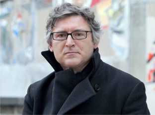 Redazione di Operai contro, Il filosofo francese Michel Onfray, critico feroce del governo socialista e delle borghesie europee, ha risposto per email ad alcune domande poste dal Corriere della Sera. Una voce fuori dal coro dalla massa degli intellettuali infingardi e reazionari, buoni solo a schierarsi, per questioni di convenienza economica, con i padroni e con i loro governi imperialisti.   L’Europa viene spazzata via? È tutta colpa delle élite “Questa macchina distrugge tutte le conquiste sociali ottenute da due secoli. Avrei votato per l’uscita”  Se fosse stato un cittadino britannico, lei avrebbe votato Remain o Leave? «Avrei votato […]