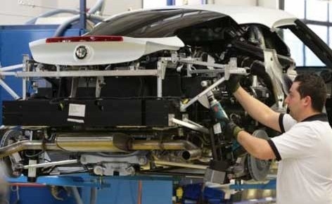 Redazione di Operai Contro, il modello Sulmona è una cazzata. I sindacati in accordo con la direzione FIAT hanno sottoscritto un documento che prevede un accordo sulla turnistica. Per capirlo basta leggere il comunicato sul portale della FIOM: “ I lavoratori della Magneti Marelli di Sulmona hanno approvato a stragrande maggioranza l’intesa raggiunta dalla Fiom e dagli altri sindacati con la direzione aziendale. È il primo accordo siglato dalla Fiom nel gruppo e coerentemente sottoposto al voto vincolante dai lavoratori in assemblea con tutte le organizzazioni sindacali da quando Fca e Cnhi hanno cancellato tutti gli accordi di gruppo […]