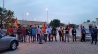   Redazione, Sono in corso in questo momento, agitazioni davanti ai cancelli di Granarolo (via san giovanni bosco 37 usmate velate) in occasione della visita del presidente, gli operai chiedono semplicemente l’assunzione da parte del committente (avendo dopo 15 anni maturato tutti i requisiti), al contempo denunciano l’immobilismo e la complicità di cgil-cisl-uil. Il sistema di sfruttamento nelle cooperative in Granarolo è tra i peggiori. SEI PUOI PASSARE A TROVARCI TE NE SAREMMO GRATI. Gli operai di Granarolo