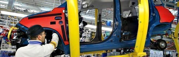 dal Fattoquotidiano Dal 1977 a oggi, la Fiat ha ricevuto l’equivalente di 7,6 miliardi di euro dallo Stato, e ne ha investiti 6,2 miliardi: è la Cgia di Mestre a fornire le cifre su tema spesso dibattuto a proposito della casa torinese, cioè il “saldo” tra aiuti pubblici ricevuti e capitali impiegati nell’economia nazionale. “Una somma importante – segnala il segretario di Cgia Giuseppe Bortolussi – che comunque è stata integrata, tra il 1990 e i giorni nostri, da oltre 6,2 miliardi di investimenti realizzati dalla Fiat sui progetti per i quali ha ottenuto i 7,6 miliardi presi in considerazione. Va anche detto che […]