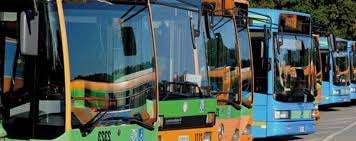 Caro Operai Contro, in alta Valle Brembana (Bg) dal 13 al 21 agosto per ben nove giorni, non viaggeranno autobus di linea. Chi non ha ferie e non potrà giustificare l’assenza sul lavoro, rischia il licenziamento. Chiunque debba spostarsi per qualsiasi motivo potrà farlo solo con mezzi propri, se ne possiede o con taxi. E’ solo l’inizio di un taglio ai bus di linea della Valle Brembana, perché dalla Provincia fanno sapere che per il 2016 mancano 500 mila euro per i trasporti, e con lo stop di nove giorni si risparmiano solo 190 mila euro. E’ curioso che […]