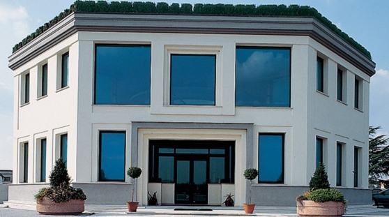 Caro Operai Contro, il padrone invia 29 lettere di licenziamento. I responsabili sindacali dicono: “avevamo dimostrato grande senso di responsabilità”. Alla Berti di Villa Del Conte, (Padova), specializzata nella produzione di pavimenti in legno, lavoravano 141 operai, ora sono in 45. Mentre i sindacalisti, invece di organizzare la lotta per respingere i licenziamenti, facevano bella mostra del loro “grande senso di responsabilità”, il padrone ha falcidiato l’occupazione. Con gli accordi firmati dal sindacato, ha programmato i licenziamenti attraverso, incentivi all’esodo, cassa integrazione ordinaria e straordinaria, contratti di solidarietà, lettera di ben servito col licenziamento. Un percorso già visto in […]