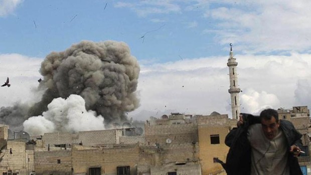  Redazione di Operai Contro, l’aviazione del dittatore Assad bombarda i curdi del YPG. I curdi del YPG erano fino a ieri alleati di Assad contro l’ISIS I 62 paesi della crociata guidata dagli USA, bombardano i  civili da due anni Dal 2015 sono arrivati i bombardamenti dei Russi sui civili Russi e USA si sono divisi lo spazio dei bombardamenti: ognuno ammazza i suoi civili Dal 2016 i bombardieri Russi partono dall’IRAN e ai Russi si sono uniti i cinesi I kurdi del Ygp sono stati i mercenari sulla terra degli USA. L’accordo Erdogan-Putin cambia i giochi. E’ sperabile […]