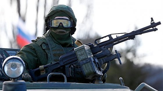 Redazione di Operai Contro, la guerra tra padroni Russi e Ucraini riprende Con i padroni Ucraini è schierata la Nato Per chi sperava che l’annessione Russa della penisola di Crimea fosse dimenticata è un duro risveglio Torna a salire la tensione fra Mosca e Kiev, con scambi di accuse durissime fra i presidenti russo e ucraino Vladimir Putin e Petro Poroshenko. Il tutto accompagnato da movimenti di truppe sui confini dei due Stati. Al centro, di nuovo, la penisola di Crimea.    Truppe Russe e truppe Ucraine sono schierate ai confini della Crimea. Guerra alla guerra dei padroni Un […]