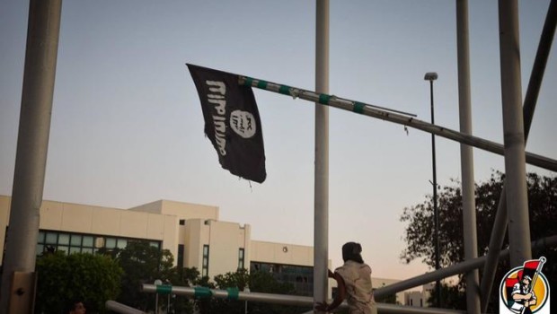 Redazione di Operai Contro, è più di un mese che i giornali parlano della battaglia finale per Sirte. Gli USA compiono più di 10 bombardamenti al giorno. I giornalisti dovrebbero parlare del massacro di civili. Se vanno via le truppe USA il presidente dell’ONU deve scappare negli USA. Il parlamento di Tobruk non riconosce il presidente imposto dall’ONU. La vittoria USA a Sirte porterà la guerra in tutto il Nord Africa Un osservatore