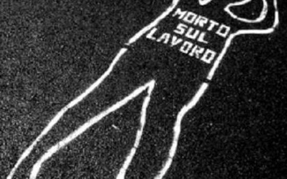 Redazione di Operai Contro, Dal 1° gennaio al 31 luglio di quest’anno si sono registrate, in provincia di Napoli, 14 morti sul lavoro. Di queste, 6 sono avvenute nel settore dell’edilizia. Nella nostra provincia gli omicidi bianchi in edilizia sono il 42,86% del totale dei morti in Italia. Si sente dire vogliamo lavorare per vivere. Lavorare da dignita . Sono tutte cazzate A Napoli si muore per lavorare Un operaio napoletano