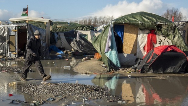 Redazione di Operai Contro, scontri a Calais tra polizia e manifestanti. Lo sgombero della Giungla che il reazionario Hollande ha promesso è più difficile del previsto